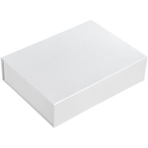 Коробка изготовлена из переплетного картона, кашированного дизайнерской бумагой Majestic Marble White. Крышка на магните.