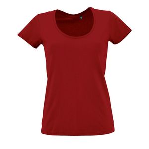 Женственная футболка с глубоким круглым вырезом. Воротник выполнен резинкой 1х1 с эластаном. Укрепляющая тесьма по вороту. 