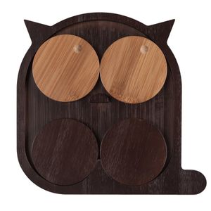 В наборе 4 костера и подставка-поднос. Поставляются в белой картонной коробке.