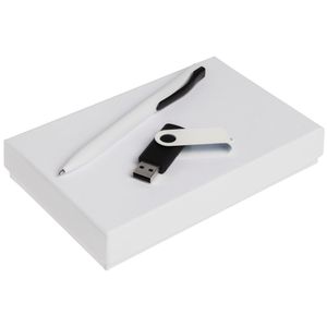 В набор входят: флешка Twist Color, черная с белым, 8 Гб; ручка шариковая Pin, белая с черным.Набор упакован в подарочную коробку.Срок сборки набора —...