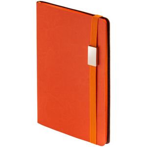 Ежедневник с гибкой обложкой, выполнен из материала Nebraska, оранжевый ОО, дополнен резинкой и ляссе в цвет обложки. <br/>Блок 955:Кол-во страниц —...