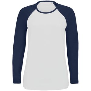Женская двухцветная футболка с боковыми швами, длинным рукавом реглан и закругленным низом. Вырез горловины отделан резинкой с эластаном.  