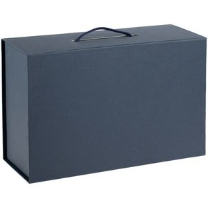 Коробка выполнена из переплетного картона, кашированного дизайнерской бумагой Efalin, с крышкой на магните. Выдерживает вес до 2,5 кг.