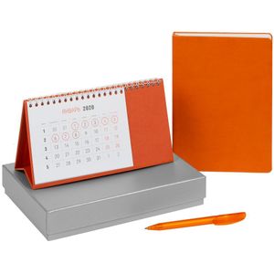В набор входят:   ежедневник Basis, датированный; календарь настольный Brand; ручка шариковая Prodir.  Набор упакован в подарочную коробку из...