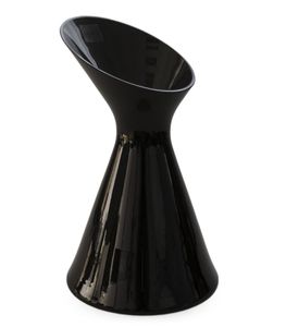 Стильная черная ваза Black Queen немецкого бренда Eisch украсит интерьер гостиной или рабочего кабинета в стиле модерн.<br/>Ваза отличается необычной...
