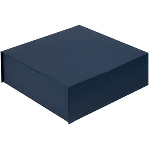 Коробка изготовлена из переплетного картона 1,5 мм, кашированного дизайнерской бумагой Efalin. Крышка на магните.