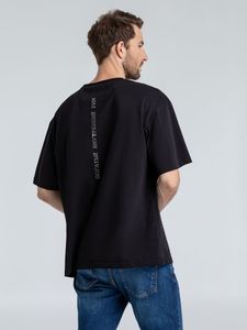 Принт на спине!  Первые прообразы торговых центров появились еще, как известно, в древнем Риме и назывались форумами. Местные полки ломились от яств,...