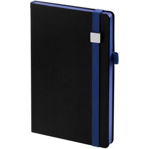Ежедневник с полутвердой обложкой, выполнен из материала Replica, черный АА, дополнен синей резинкой с металлическим шильдом и ляссе. <br/>Блок...