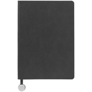 Ежедневник с твердой обложкой, выполнен из материала La Fite, темно-серый ЕЕ, дополнен ляссе в цвет обложки с металлическим шильдиком.<br/>Блок 985,...
