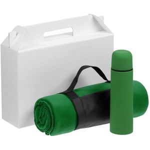 Мягкий плед и яркий термос, которые пригодятся и на летней полянке, и в прохладном офисе: осталось только назначить место встречи.