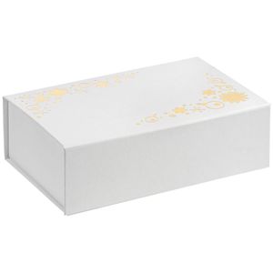 Коробка выполнена из переплетного картона, кашированного дизайнерской бумагой Malmero. На крышке выполнено тиснение золотистой фольгой. Закрывается на...