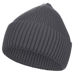 Цельновязанная однослойная шапка из высокообъемной пряжи с отворотом. Поставляется в пакете с липким краем.