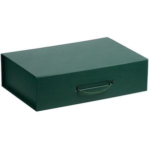 Коробка выполнена из переплетного картона, кашированного дизайнерской бумагой Classy Covers, с крышкой на магните. Выдерживает вес до 4 кг.