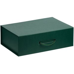 Коробка выполнена из переплетного картона, кашированного дизайнерской бумагой Classy Covers, с крышкой на магнитах.