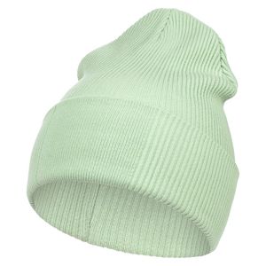 Двухслойная шапка фактурной вязки с отворотом и специальной более гладкой областью под вышивку. Поставляется в пакете с липким краем.