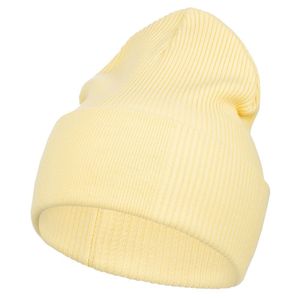 Двухслойная шапка фактурной вязки с отворотом и специальной более гладкой областью под вышивку. Поставляется в пакете с липким краем.
