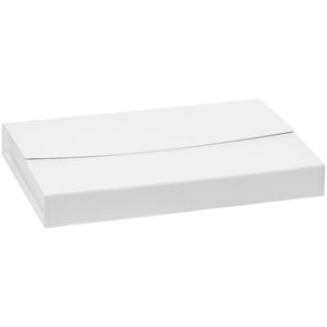 Коробка из переплетного картона, кашированного бумагой Malmero, с двумя створками на магните.