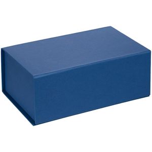 Коробка выполнена из переплетного картона, кашированного дизайнерской бумагой Malmero. Крышка на магните.