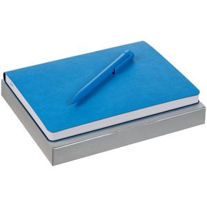 Недатированный ежедневник с гибкой обложкой из фактурного материала La Fite и металлическим шильдом на ляссе и ручка в тон, упакованный в подарочную...
