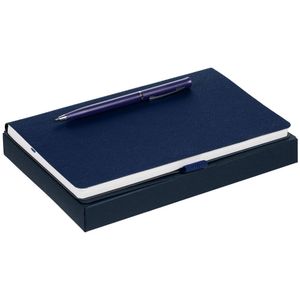 Зауженный ежедневник и ручка в тон в простой лаконичной коробке — готовое предложение делового подарка для сотрудников и партнеров.