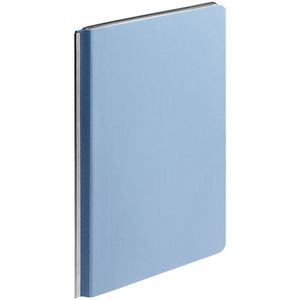 Ежедневник с гибкой обложкой и металлическим корешком, выполнен из материала Soft Touch, голубой JJ, дополнен серебристым обрезом блока и...