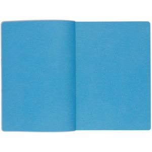 Гибкая обложка выполнена из материала Soft Touch, голубой JJ. Внутри корешка — специальное место для крепления ручки размером до 15х0,9 см. <br/>Блок...