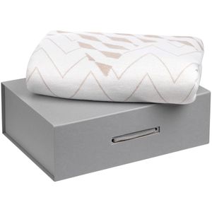 Стильный плед Montevideo — оригинальный теплый подарок для дорогого человека. Плед отличается уникальным составом, на 100% состоящим из шерсти особой...