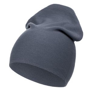 Двухслойная шапка-бини тонкой вязки, которую можно носить как с подворотом, так и без. Поставляется в пакете с липким краем. 