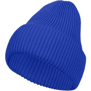 Удлиненная шапка объемной фактурной вязки.  Поставляется в пакете с липким краем.