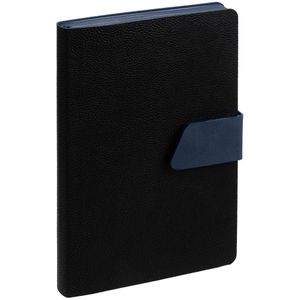 Ежедневник с гибкой обложкой, выполнен из материала La Fite, черный АА и Nubuck, темно-синий ХХ, дополнен синим ляссе и хлястиком на кнопке. Блок...