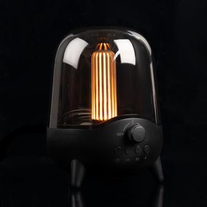 soundFlicker — это настольная лампа и bluetooth-динамик в одном стильном корпусе. Динамик мощностью 5 Вт позволяет без потери качества наполнить...