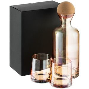 Словно само солнце отражается в изящных стаканах и декантере Golden Days: их золотистые красочные переливы создают гипнотический эффект и притягивают...