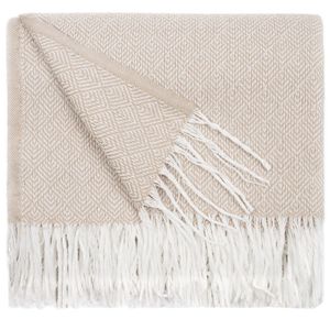 Плед «Капри» с жаккардовым плетением и мягкой фактурой подарит ощущение особенного комфорта и уюта, а также станет акцентной деталью интерьера....