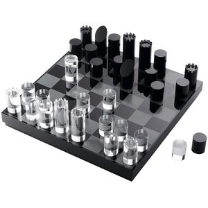 Известный поэт Кристиан Моргенштерн однажды сказал: «Во время шахматной игры выявляется, обладает ли игрок воображением и инициативой». Сыграйте...