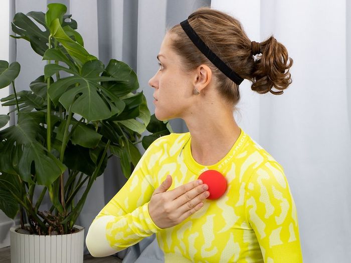 Массажный мяч для MФР Relaxify, красный