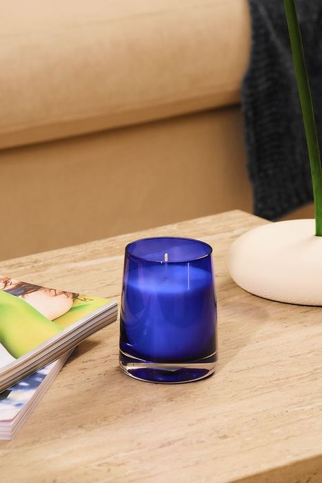 Ароматическая свеча Fragnola, пряная древесина и кардамон, темно-синяя