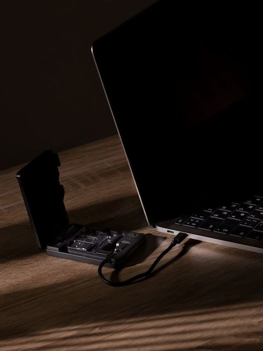 Футляр для карт памяти и SIM Multitask, черный