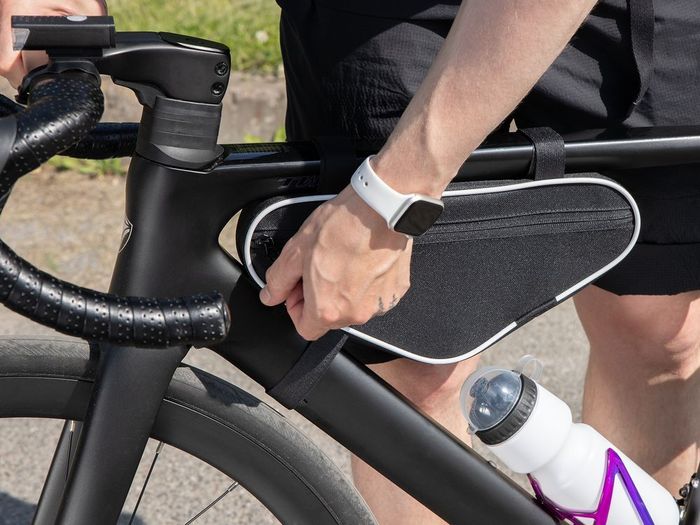 Велосумка на раму BikeLine, черная с белым