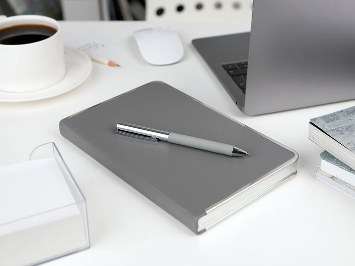 Ручка шариковая Eyeshot Soft Touch, темно-красная