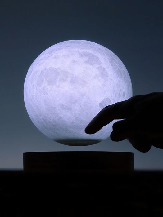 Левитирующая луна MoonFlight - Уникальные принты и гаджеты